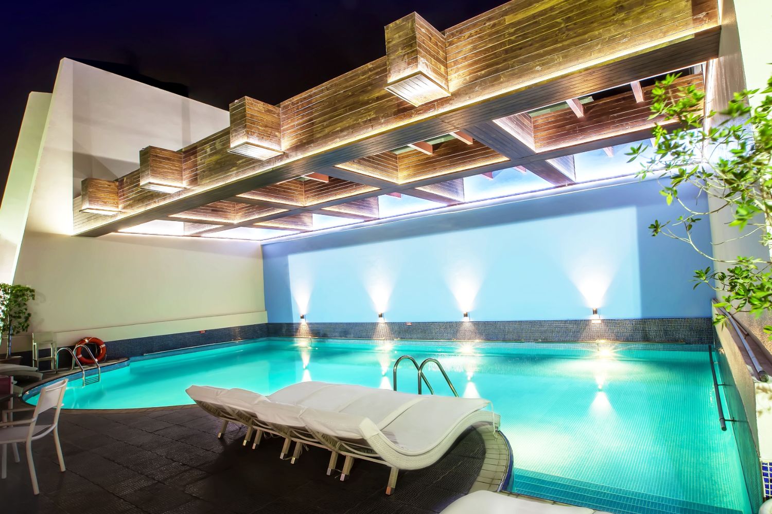 Capitol Hotel Dubai - Amenities, Facilities, Services